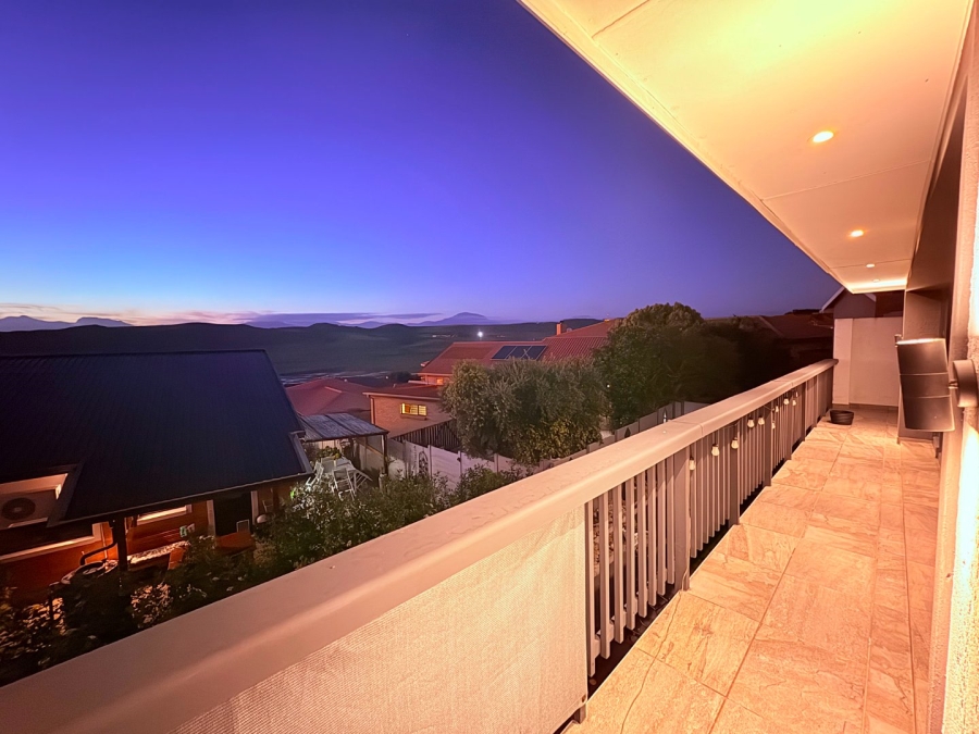 5 Bedroom Property for Sale in Reebok Western Cape
